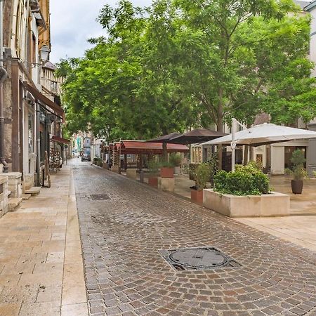 Colibri Studio Coeur De Ville Mon Groom Troyes Ngoại thất bức ảnh